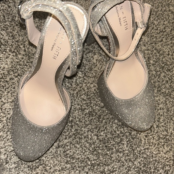 Antonio Melani Born on Fifth Liv Metallic Glitter Closed Toe Platform Pumps NWT - Picture 6 of 6